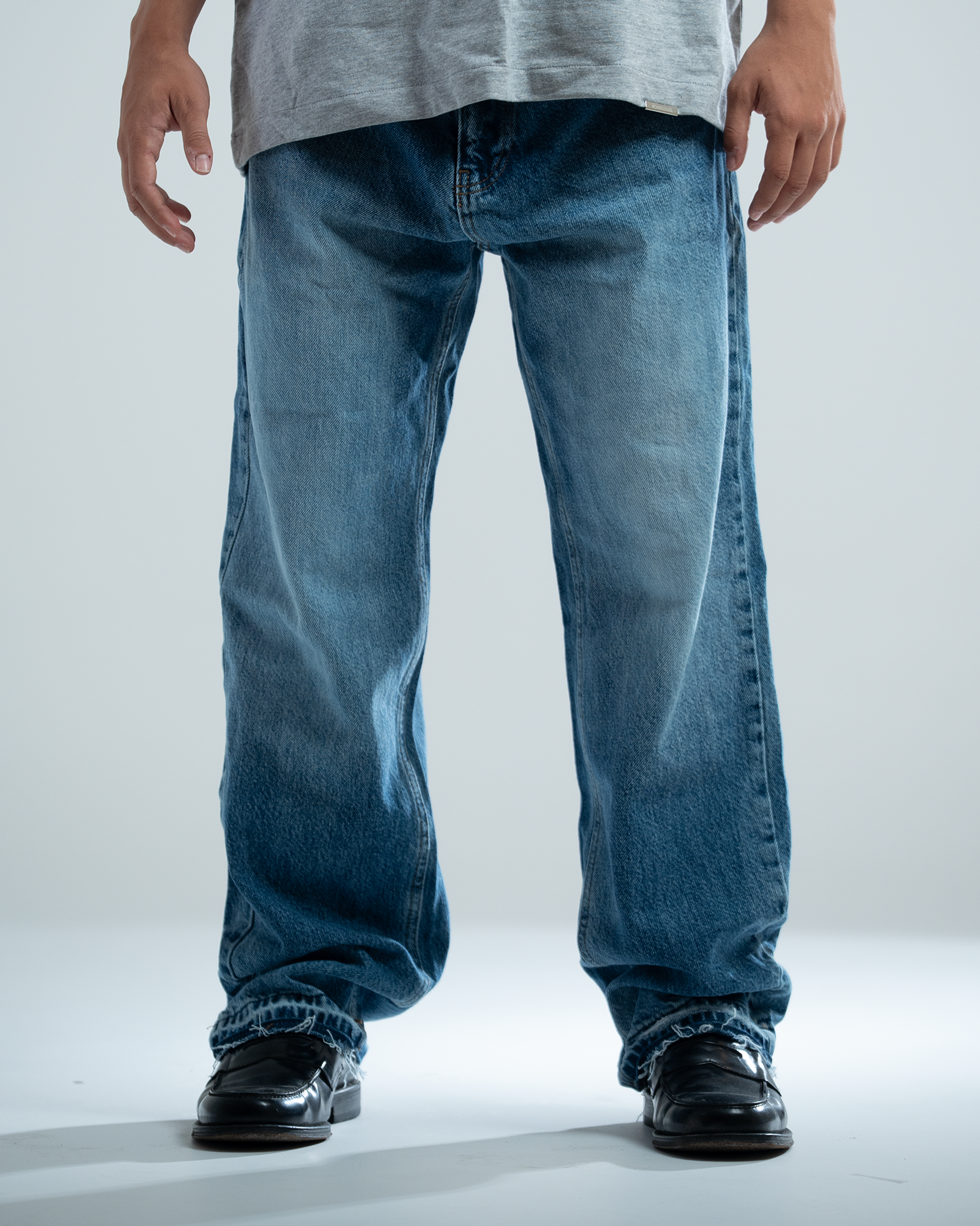 DENIM STRAIGHT JEANS